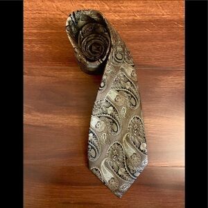 🍁SALE🍁 FOGGIA Vintage 100% Silk Paisley Handmade Necktie